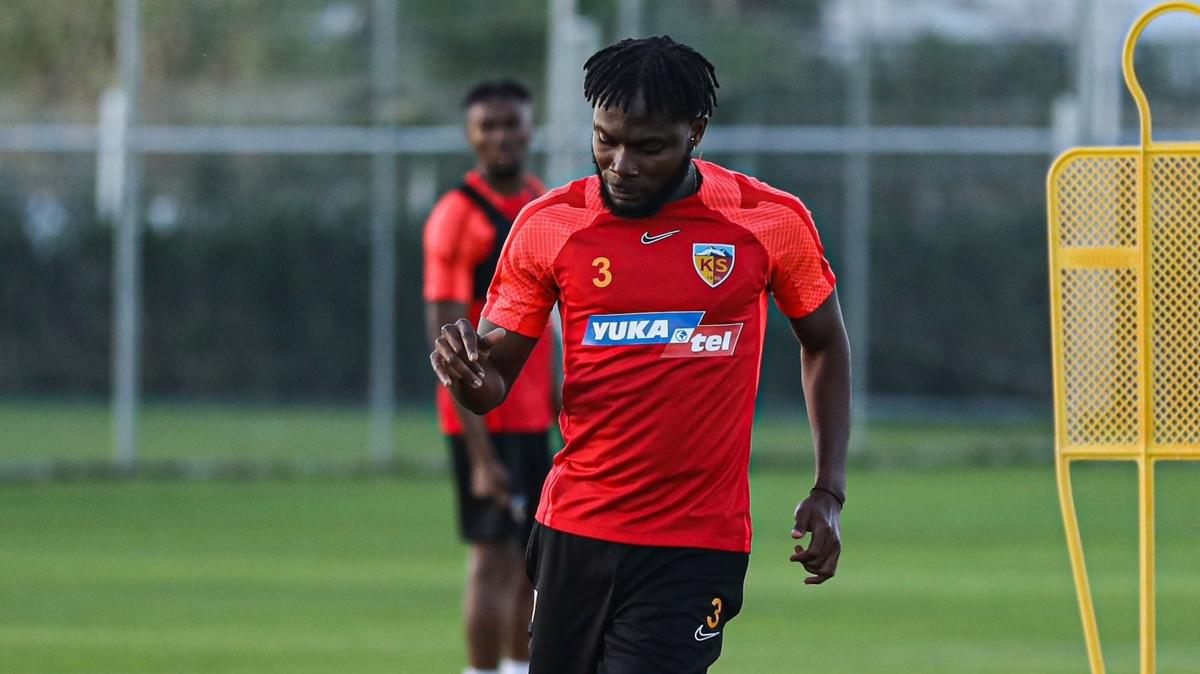 Kayserispor'da Joseph Attamah ile yeni szleme imzaland