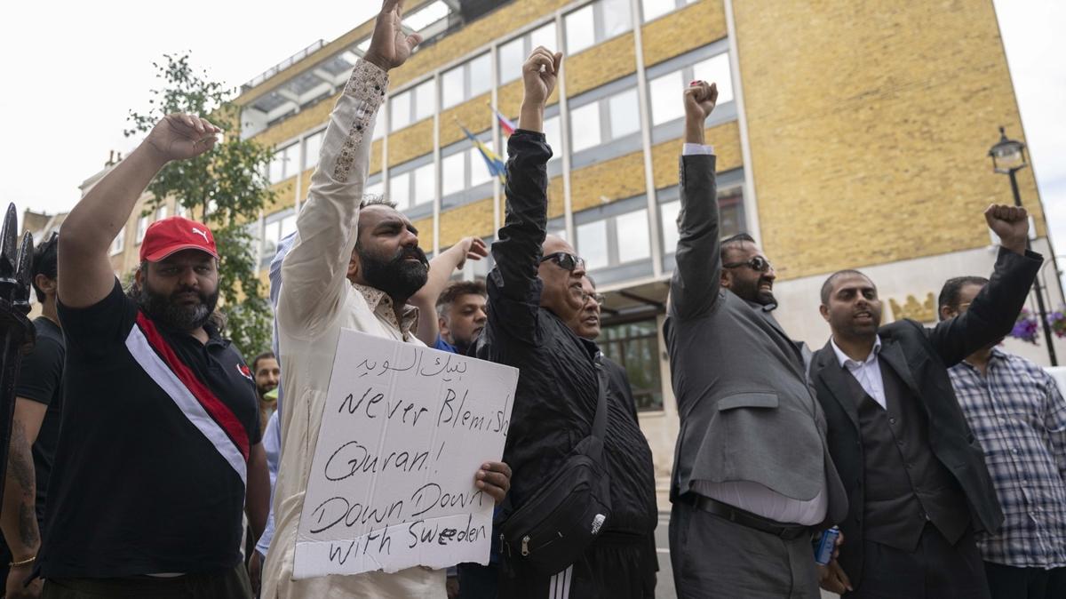 Londra'da sve'e kar Kur'an- Kerim protestosu