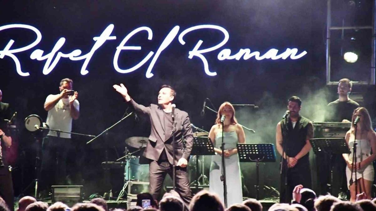 Rafet El Roman'dan Gurbetiler Gn etkinlikleri kapsamnda konser