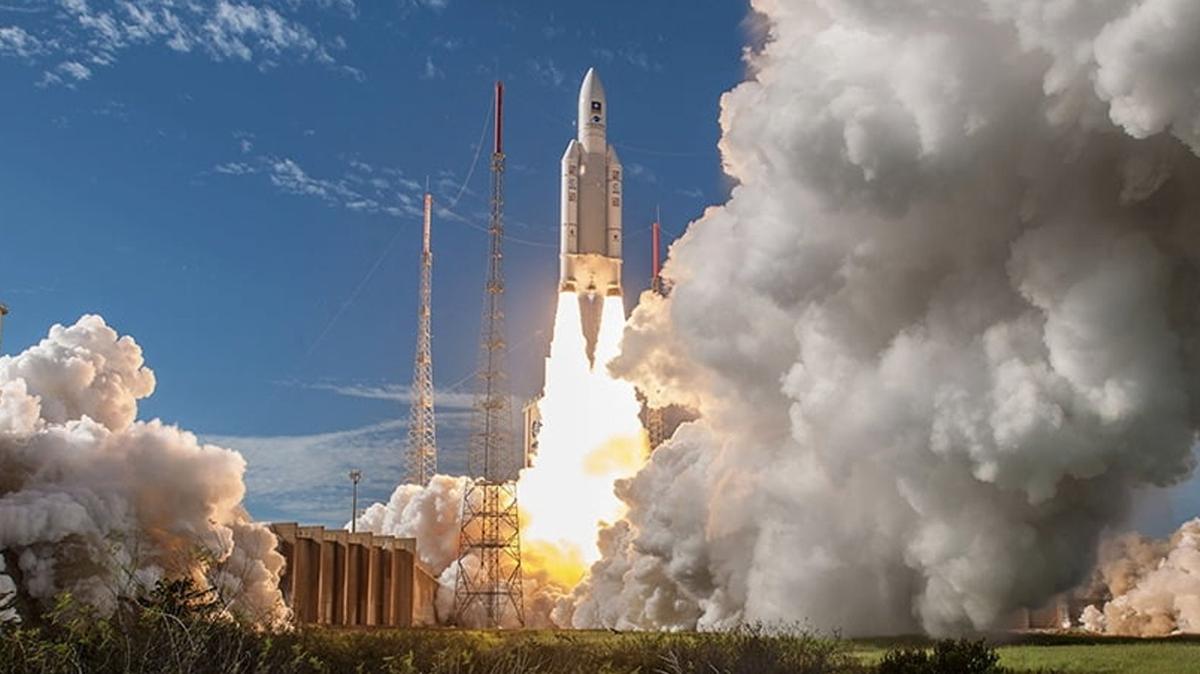 Avrupa Ariane 5 roketi son kez frlatld