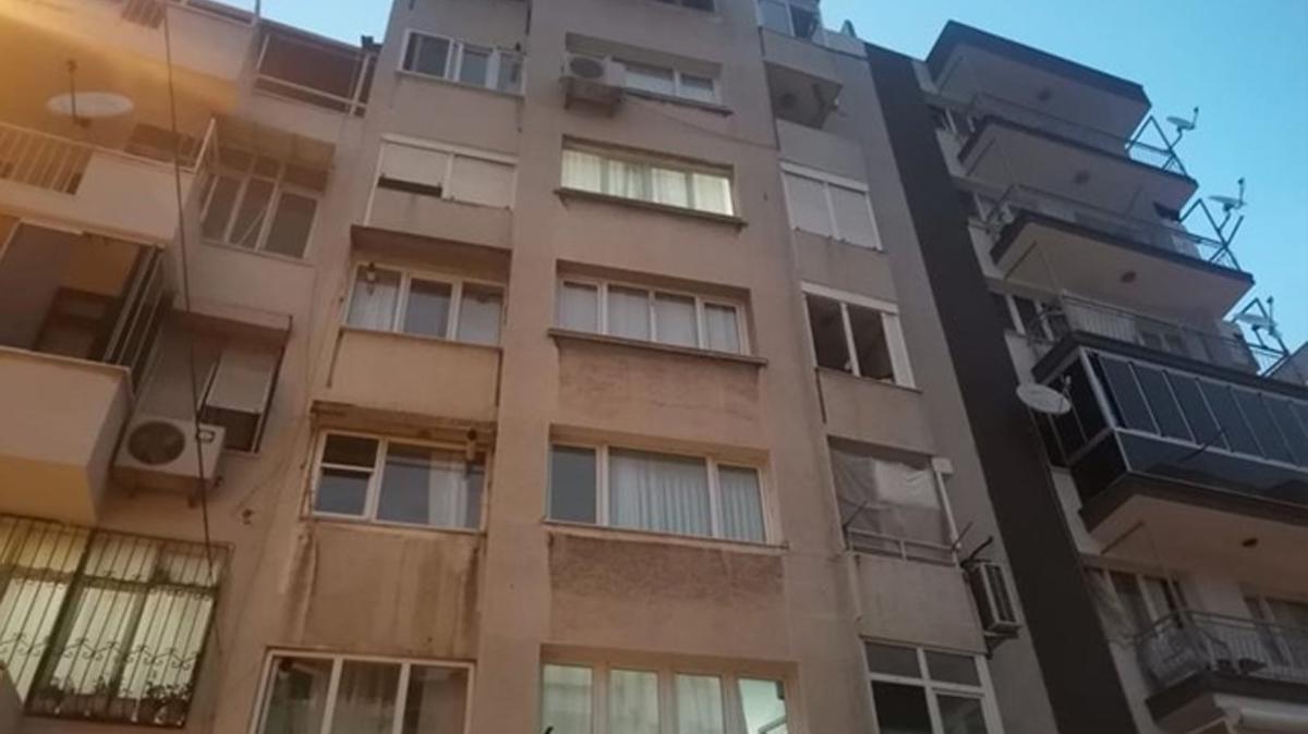 zmir'de korkun olay! Anne ve olu evlerinde l bulundu