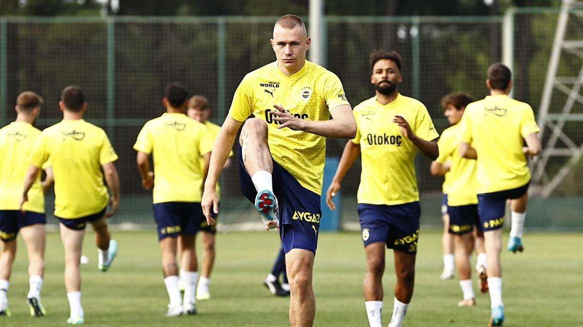 Fenerbahe'nin Rusya kamp kadrosu belli oldu