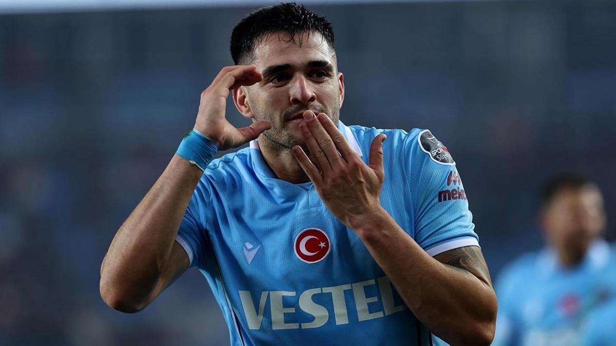 Maxi+Gomez+herkesi+ters+k%C3%B6%C5%9Fe+yapt%C4%B1%21;+Trabzonspor%E2%80%99da+b%C3%BCy%C3%BCk+s%C3%BCrpriz