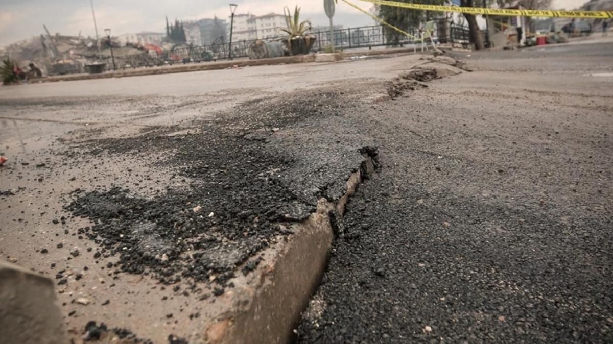 Deprem blgesindeki yollar onarlacak: 1,2 milyar lira kaynak ayrld