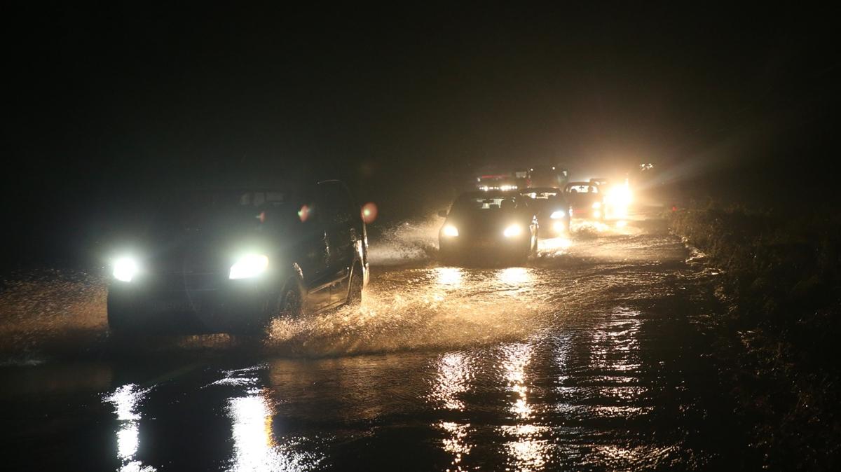 Zonguldak-Bartn kara yolunda sel nedeniyle kontroll ulam salanyor