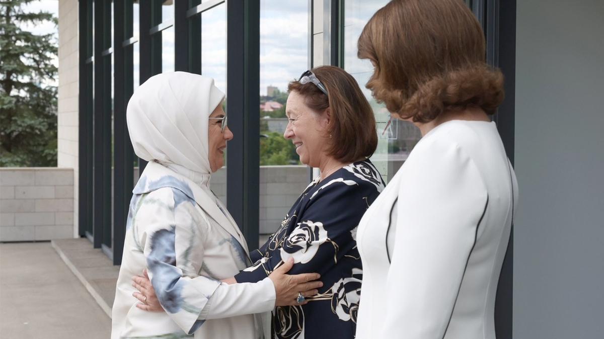 Emine Erdoan, Litvanya'da lider eleriyle bir araya geldi