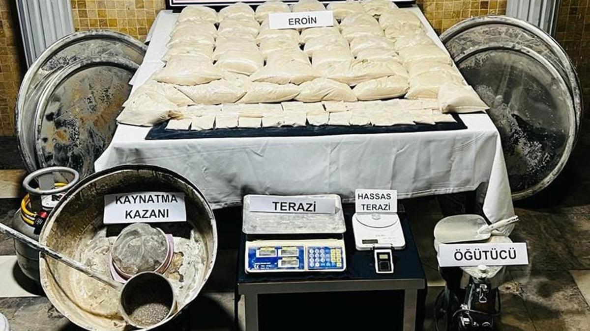 Antalya'da zehir tacirlerine operasyon: 2 gzalt