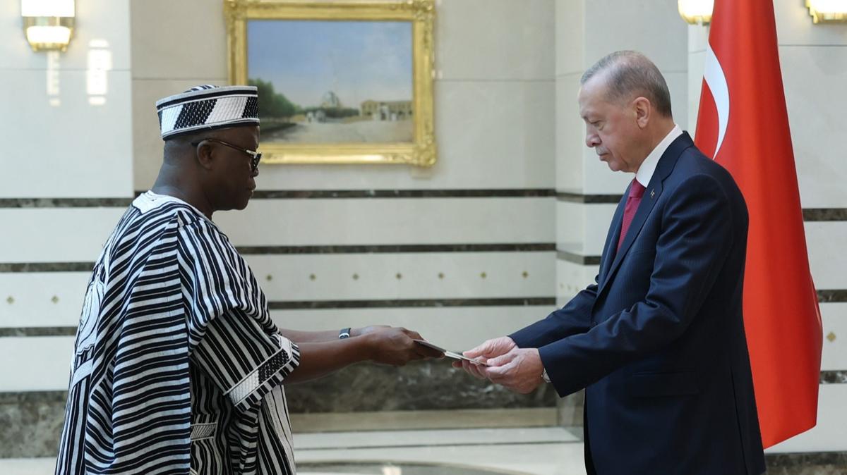 Burkina Faso Büyükelçisi'nden Başkan Erdoğan'a güven mektubu