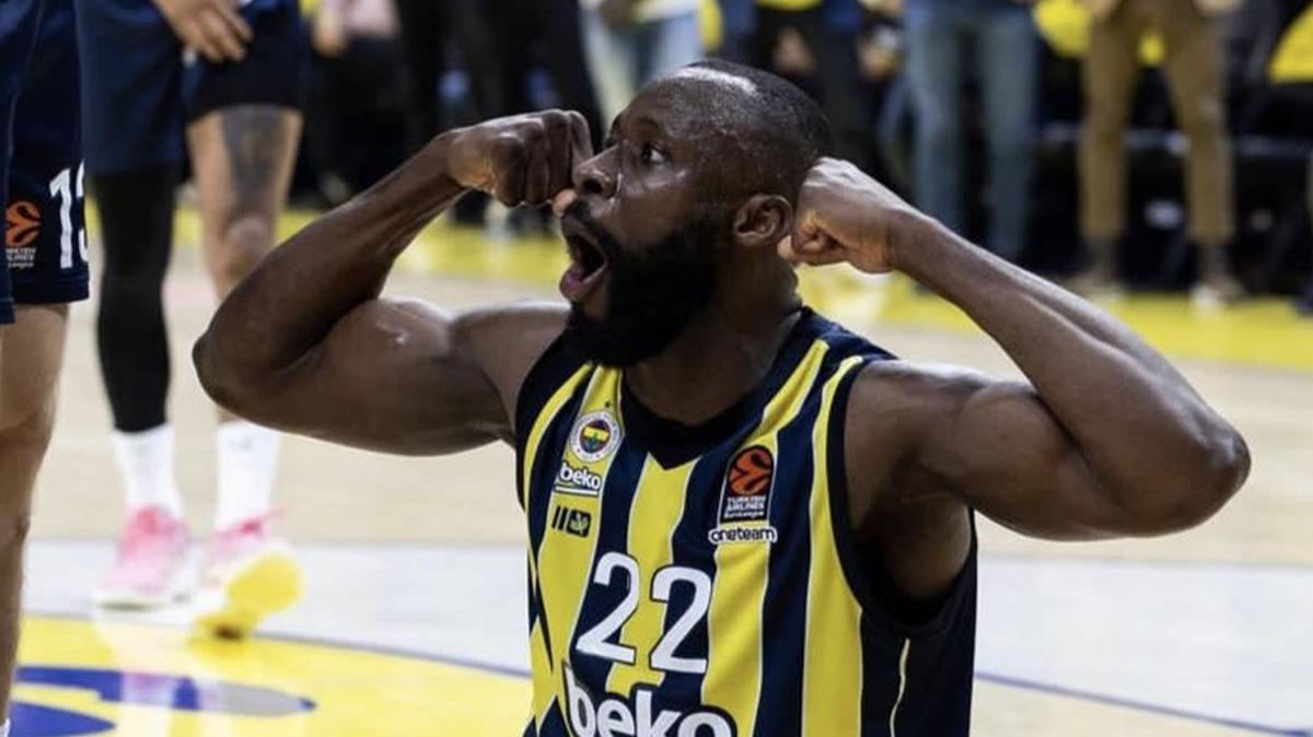 Fenerbahe'de bir ayrlk daha