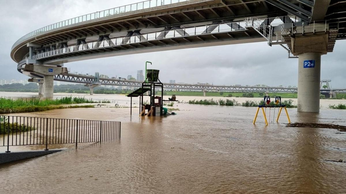 Gney Kore'de iddetli yalar nedeniyle en st seviyede uyar verildi