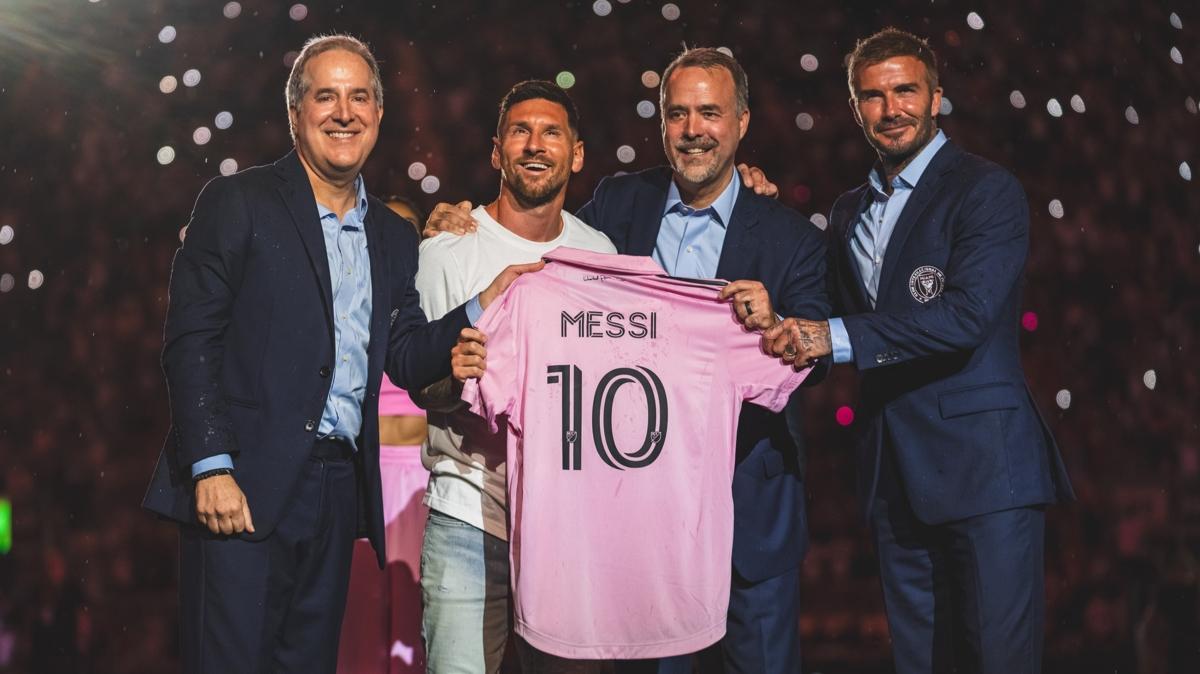 Inter Miami'den Lionel Messi ve Sergio Busquets iin tren
