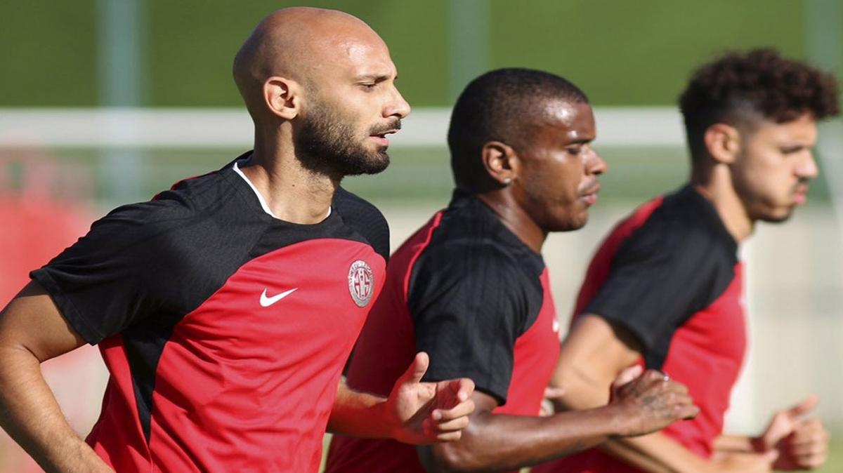 Antalyaspor'da yeni sezon mesaisi devam ediyor