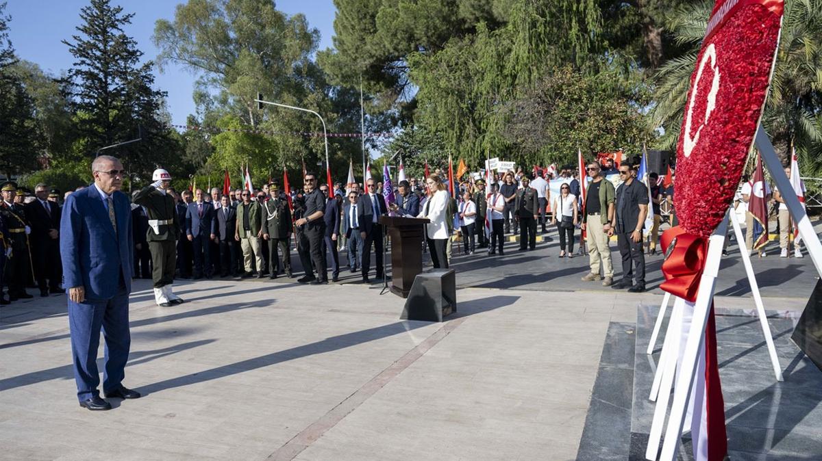 Bakan Erdoan, Lefkoa'daki Atatrk Ant'n ziyaret etti 