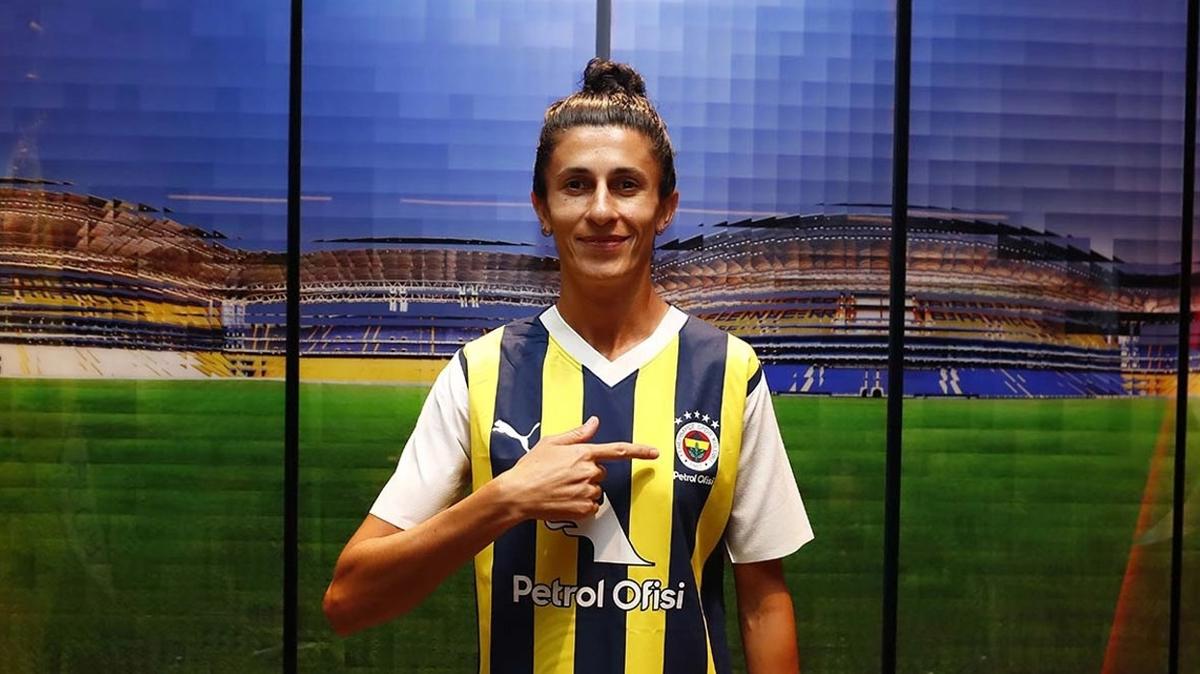 Fenerbahe, Galatasarayl oyuncuyu transfer etti