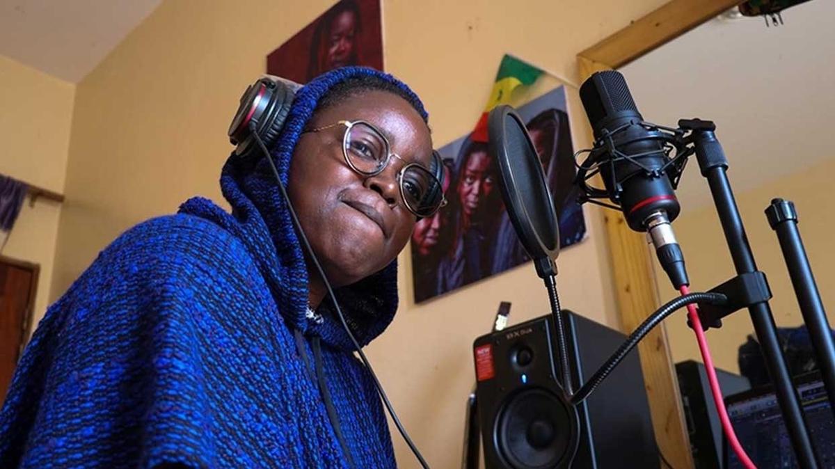 Senegalli kadn rapi Selbe Diouf, namdier "Sister LB", hemcinslerinin sesi olmak istiyor