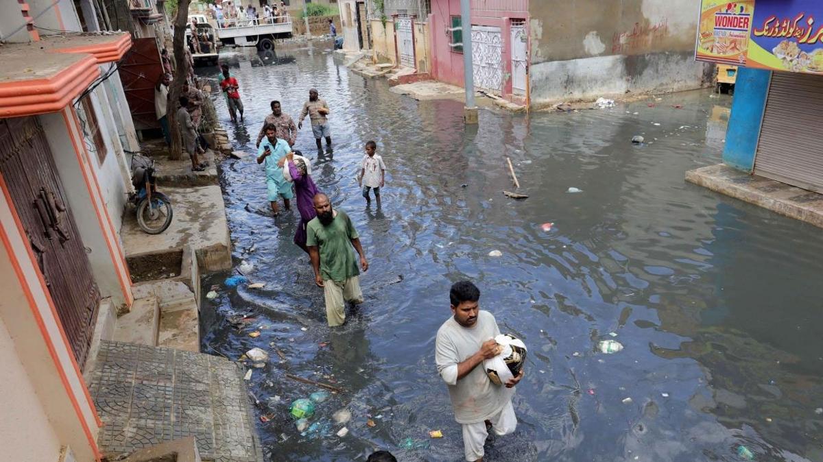 Pakistan'da muson yamurlar 133 kiinin lmne neden oldu