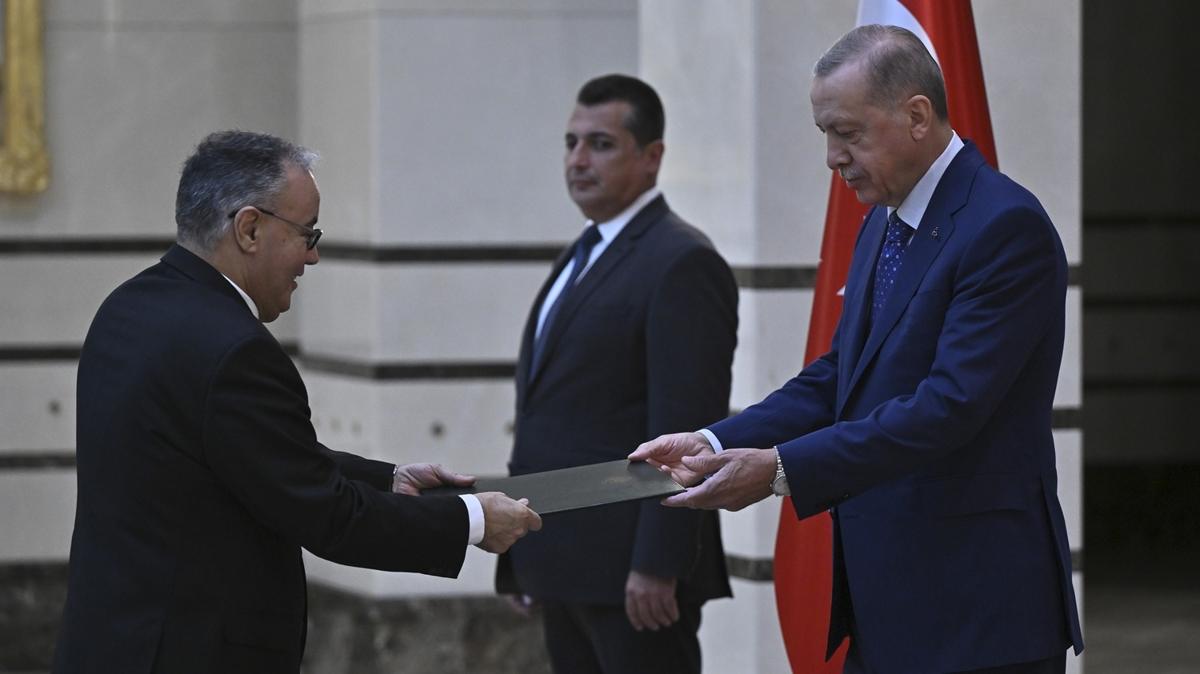 Cezayir Büyükelçisi Başkan Erdoğan'a güven mektubu sundu