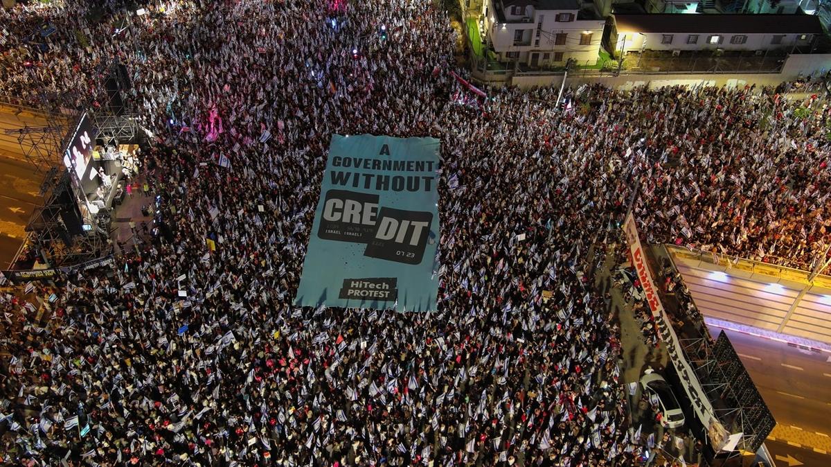 srail'de yzbinler sokaklara indi... Yarg dzenlemesi protesto edildi