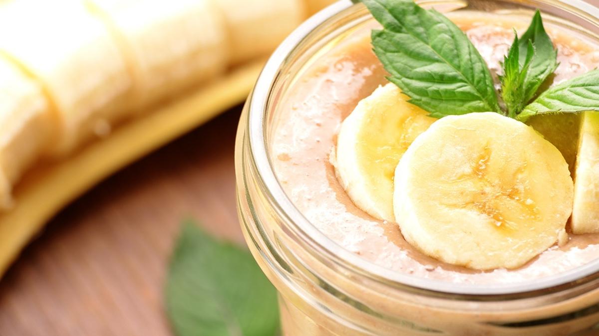 Serinlemek isteyenlere enfes lezzet! te muzlu smoothie tarifi