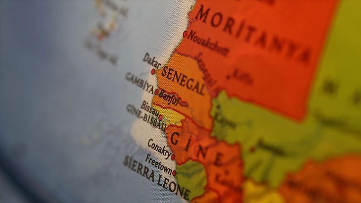 Senegal'da muhalif parti feshedildi