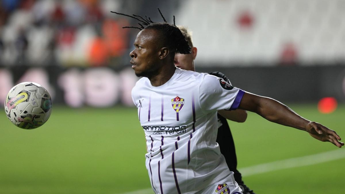 Pendikspor Emeka Eze'yi renklerine balad