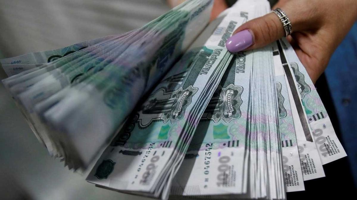 16 ay sonra ilk: Rus rublesi dolar karsnda 95 seviyesini at