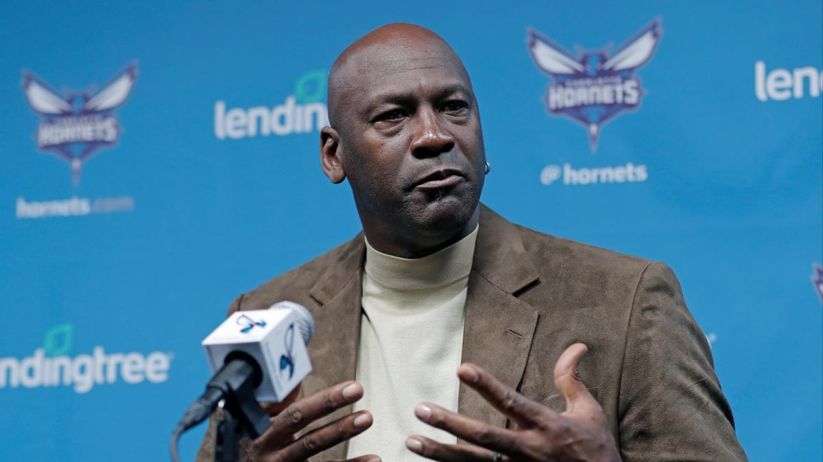 Efsane basketbolcu Michael Jordan, Charlotte Hornets hisselerini devredecek