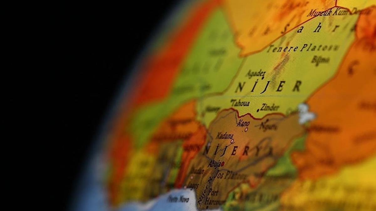 Nijerya, Nijer'le tm snrlar kapatt