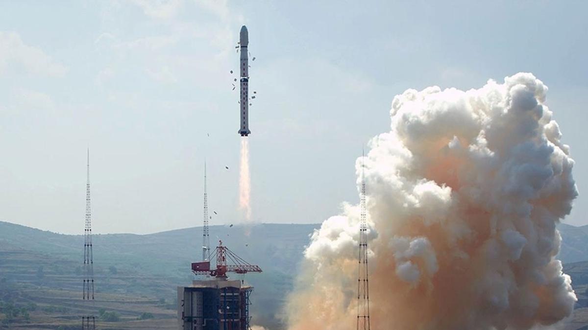 in, bir roketle uzaya 7 uydu gnderdi