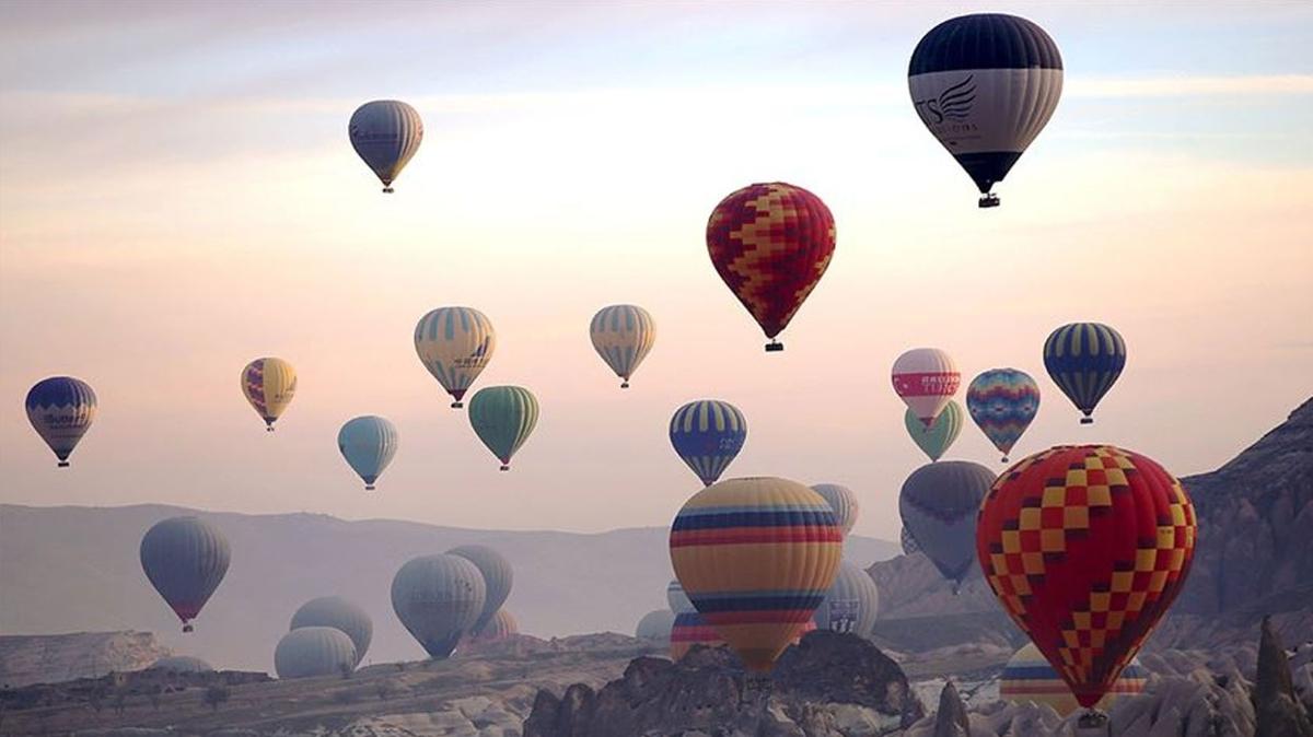 Kapadokya'da balon turlarna rzgar engeli