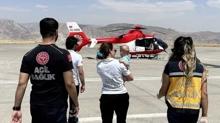 Boğazına çengelli iğne kaçan bebeğin imdadına ambulans helikopter yetişti