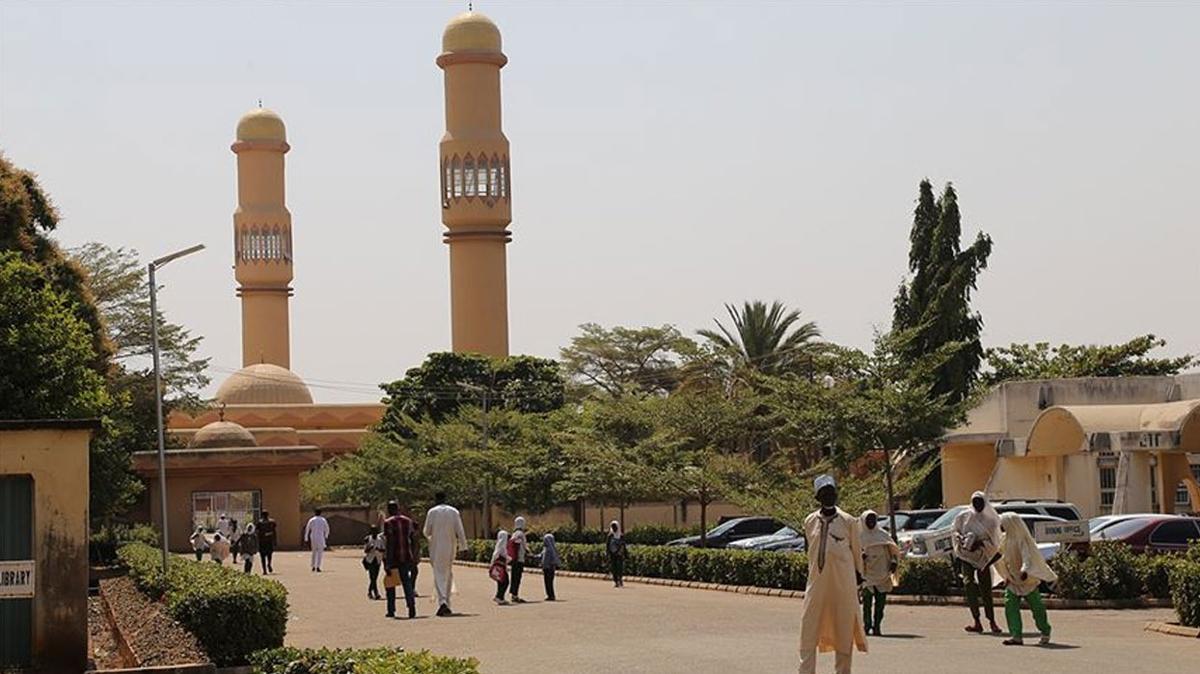 Nijerya'da 186 yllk tarihi cami kt... 10 kii hayatn kaybetti