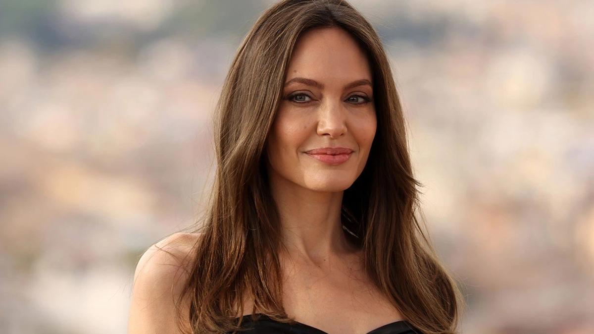 Angelina Jolie'den radikal karar! Kariyerini deitiriyor