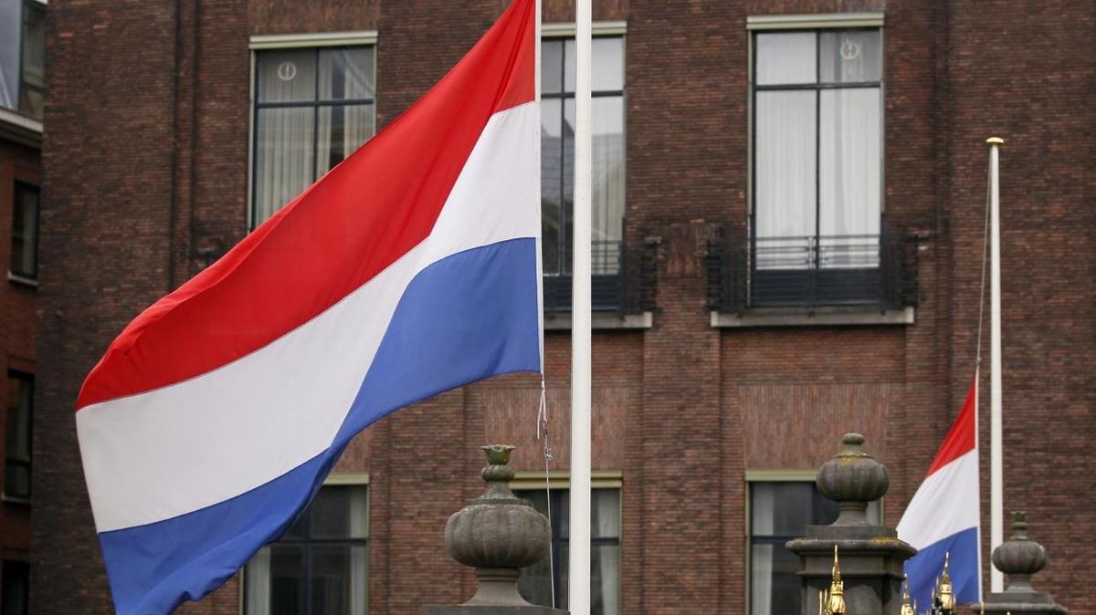 Hollanda aklad: Rus sava uaklar durduruldu