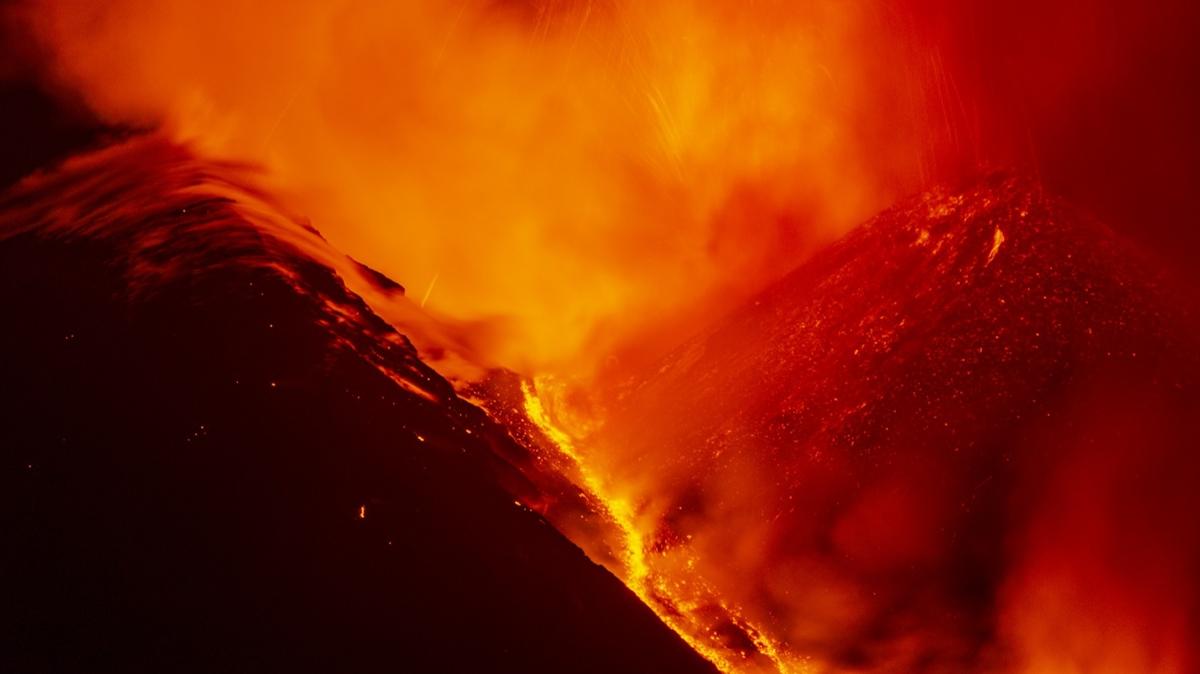 talya'da Etna Yanarda'nda patlama