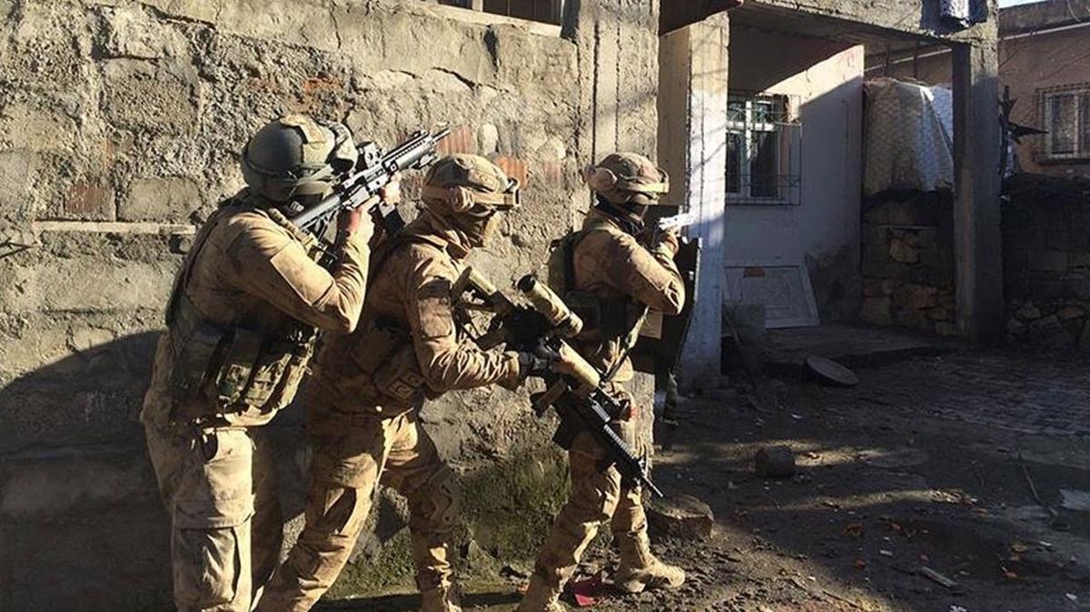 Hakkari'de terr rgt PKK operasyonu... 23 kii yakaland