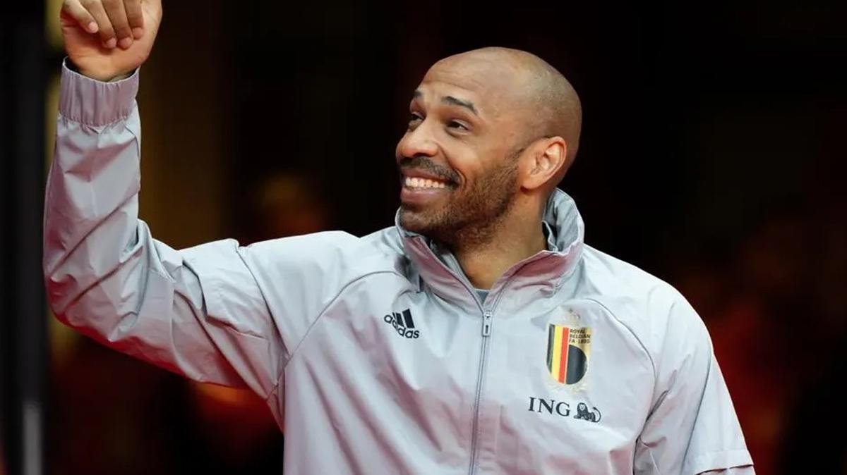 Thierry Henry Fransa U21'in bana geiyor