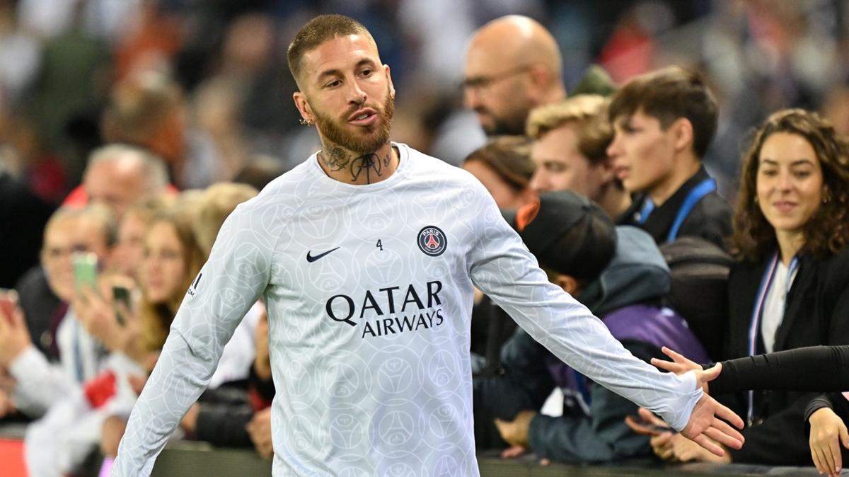 ampiyonluk iin "Geliyorum" dedi! Beklenen uak iniyor! Yzyln transferi Sergio Ramos