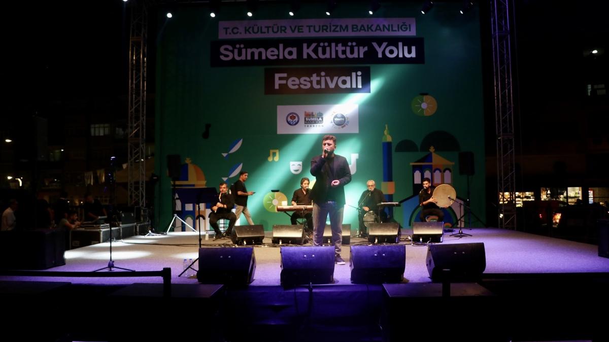 Dursun Ali Erzincanl ve Murat Belet Smela Kltr Yolu Festivali'nde sahne ald