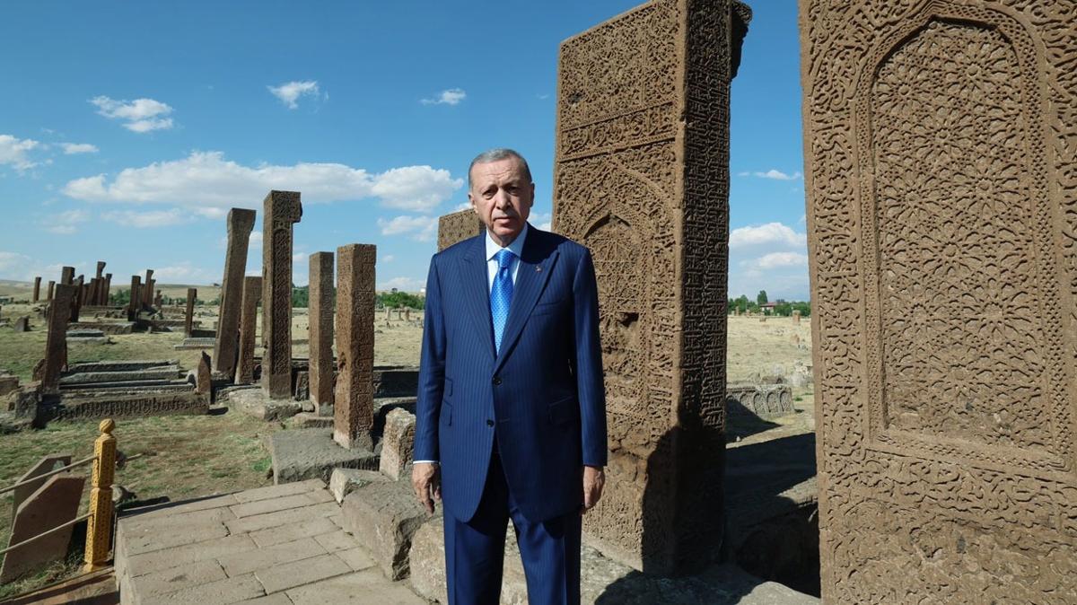 Bakan Erdoan, Ahlat'ta Seluklu mezarln ziyaret etti