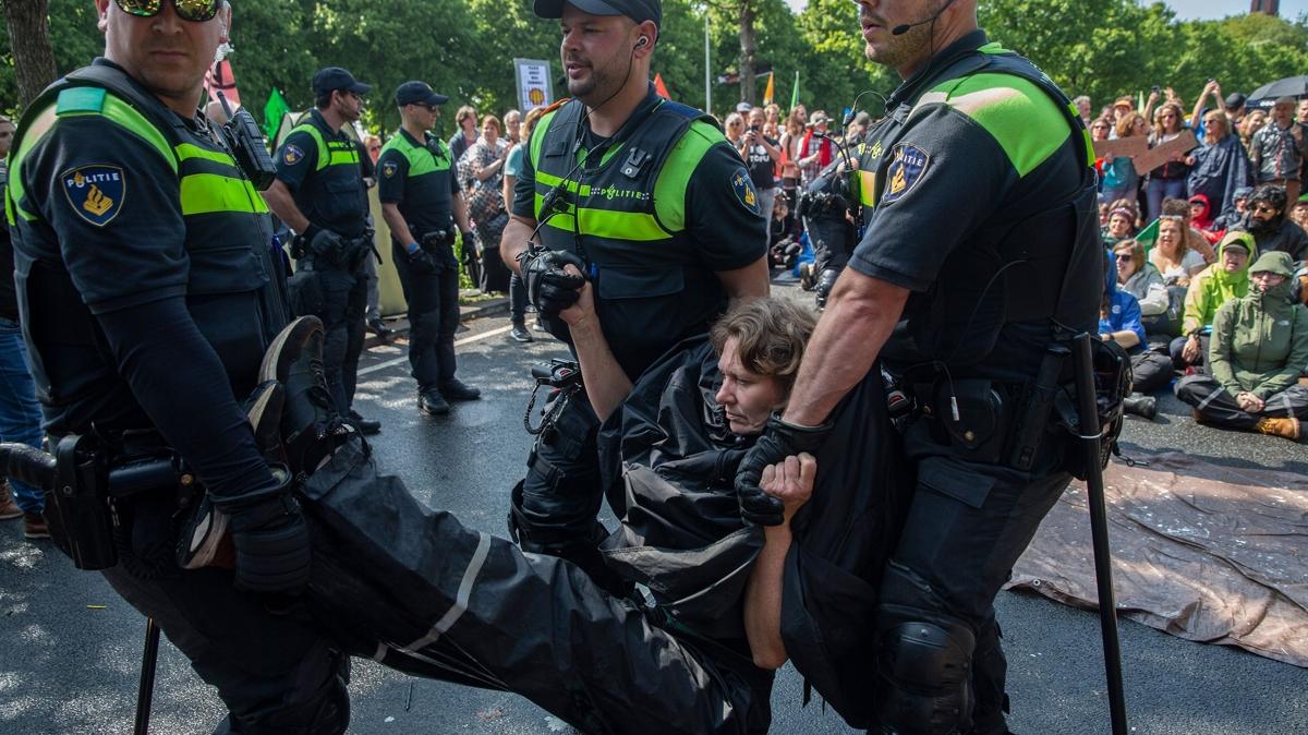 Hollanda'nn polis iddeti gemii kabark