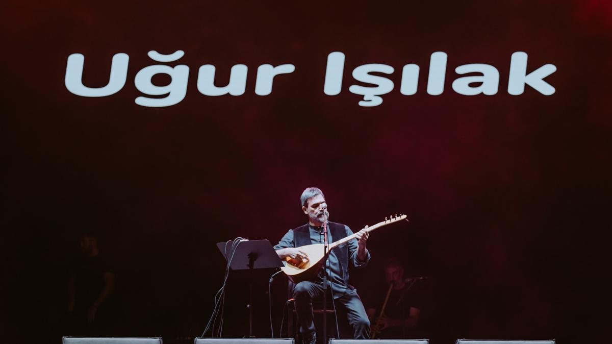 Uur Ilak'tan Erzurum Palandken Kltr Yolu Festivali'nde konser verdi