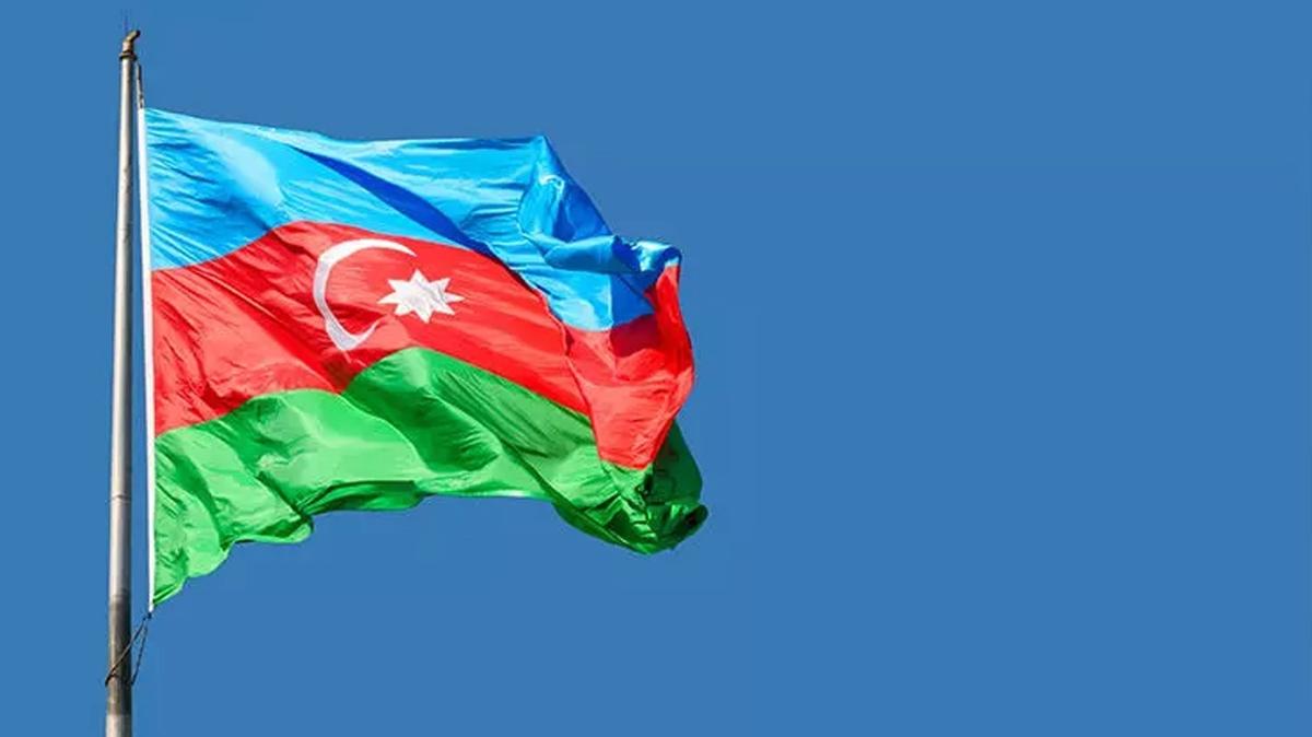 Azerbaycan bayran ayaklar altna alan Ermeni futbolculara hapis cezas