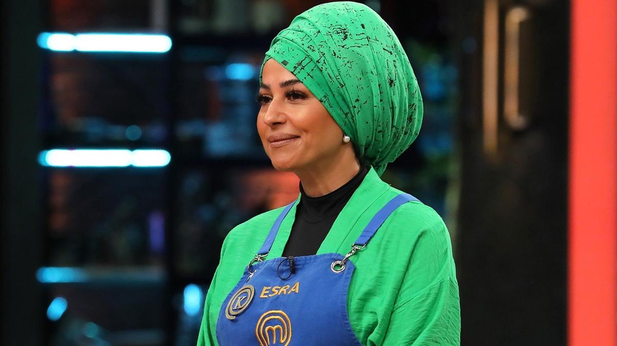 MasterChef Esra Tokelli makyajsz halini ilk kez paylat