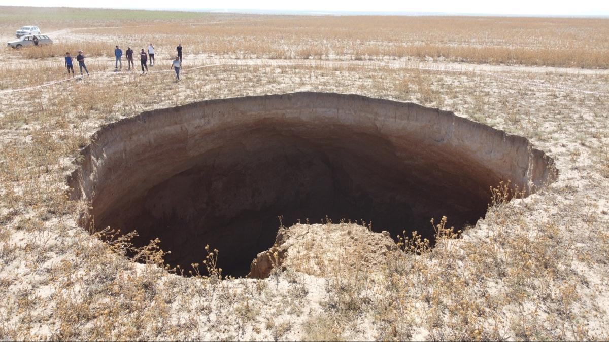 40 metre apnda, 70 metre derinliinde... Konya'da oluan obruk grenleri hayrete drd