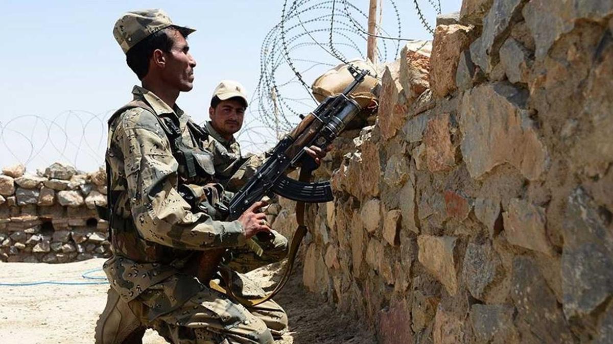 Afganistan-Pakistan snrnda silahl atma: 12 militan etkisiz hale getirildi