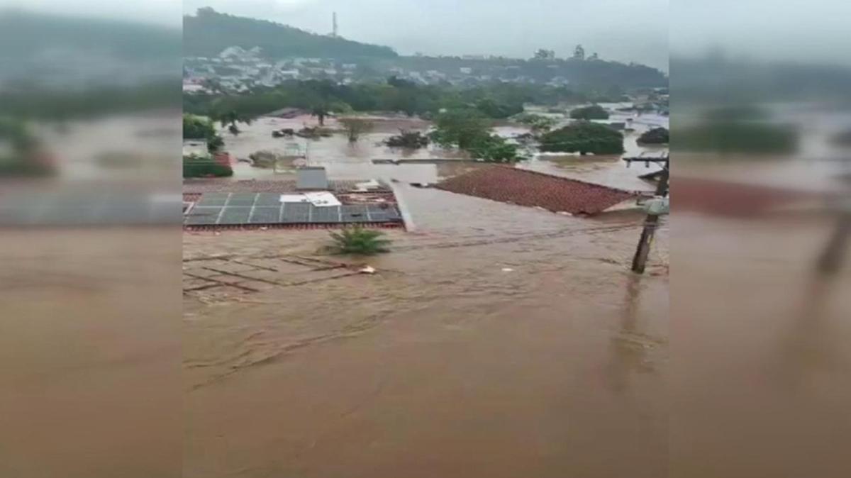 Brezilya'da sel felaketi! Can kayb 27'ye kt