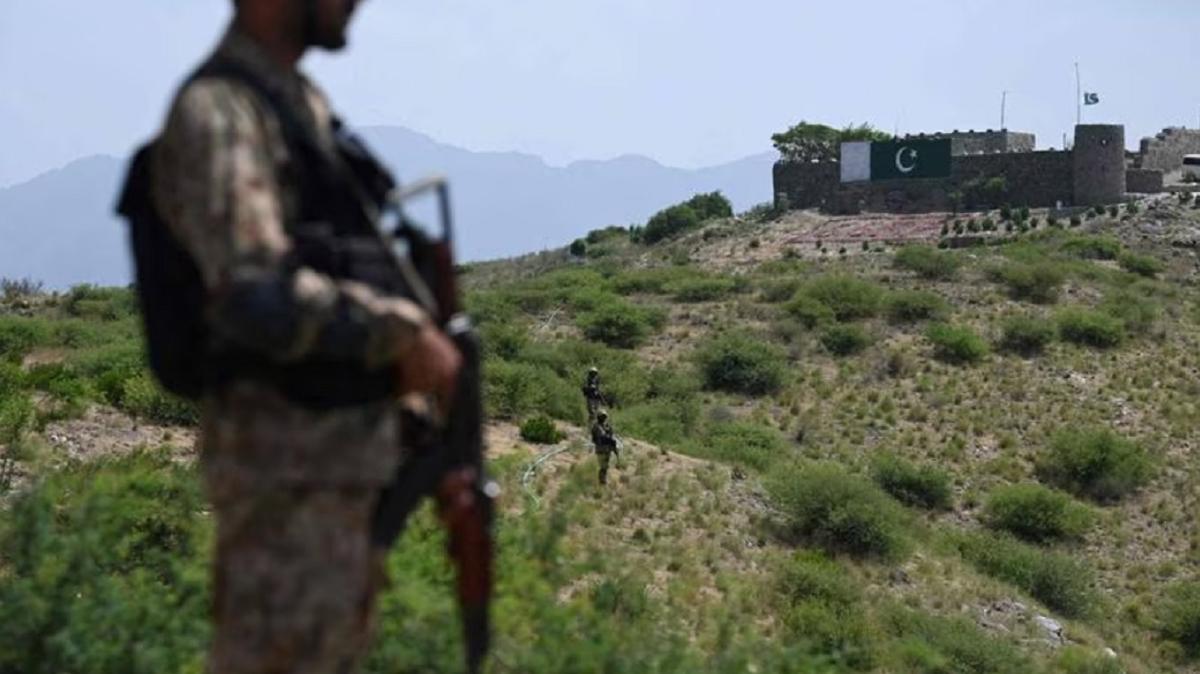 Pakistanl Taliban militanlar Afganistan snr yaknlarndaki gvenlik noktalarna saldrd
