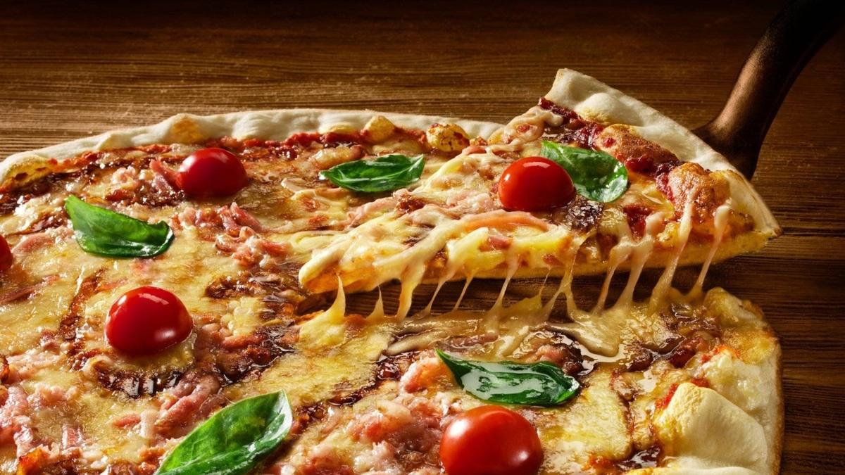 Yulafl fit pizza tarifi! Kalorisi dk ve yksek lif kayna!