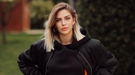 Karn� burnunda ayna pozunu payla�t�